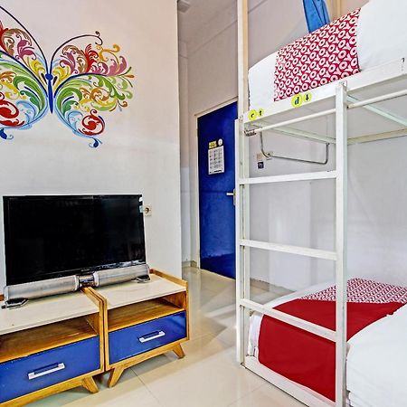 Oyo 91952 Oase Hostel Джокьякарта Экстерьер фото