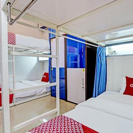 Oyo 91952 Oase Hostel Джокьякарта Экстерьер фото