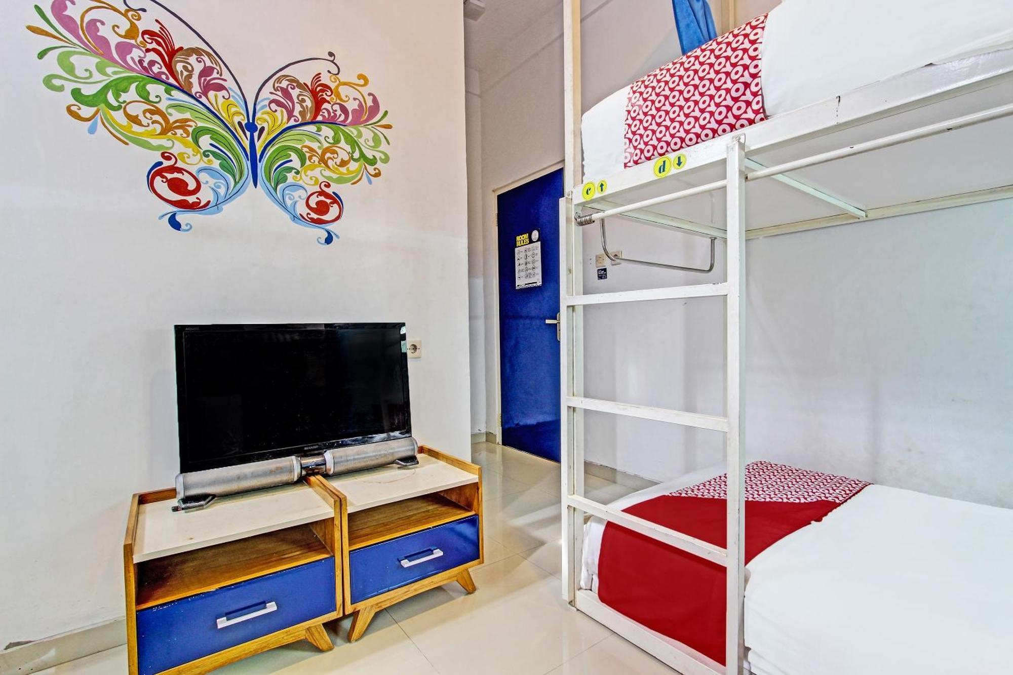 Oyo 91952 Oase Hostel Джокьякарта Экстерьер фото