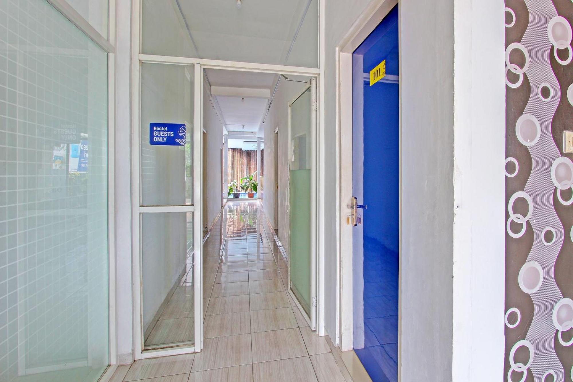 Oyo 91952 Oase Hostel Джокьякарта Экстерьер фото