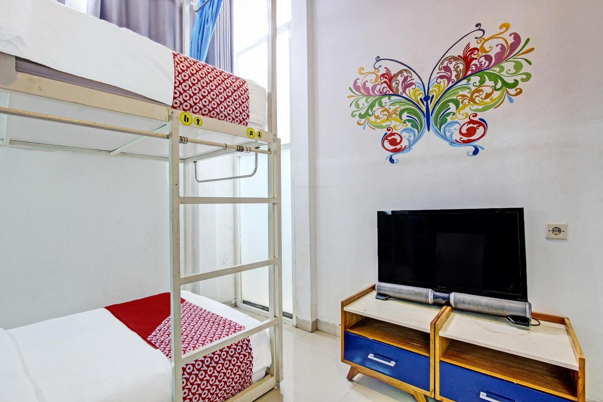 Oyo 91952 Oase Hostel Джокьякарта Экстерьер фото